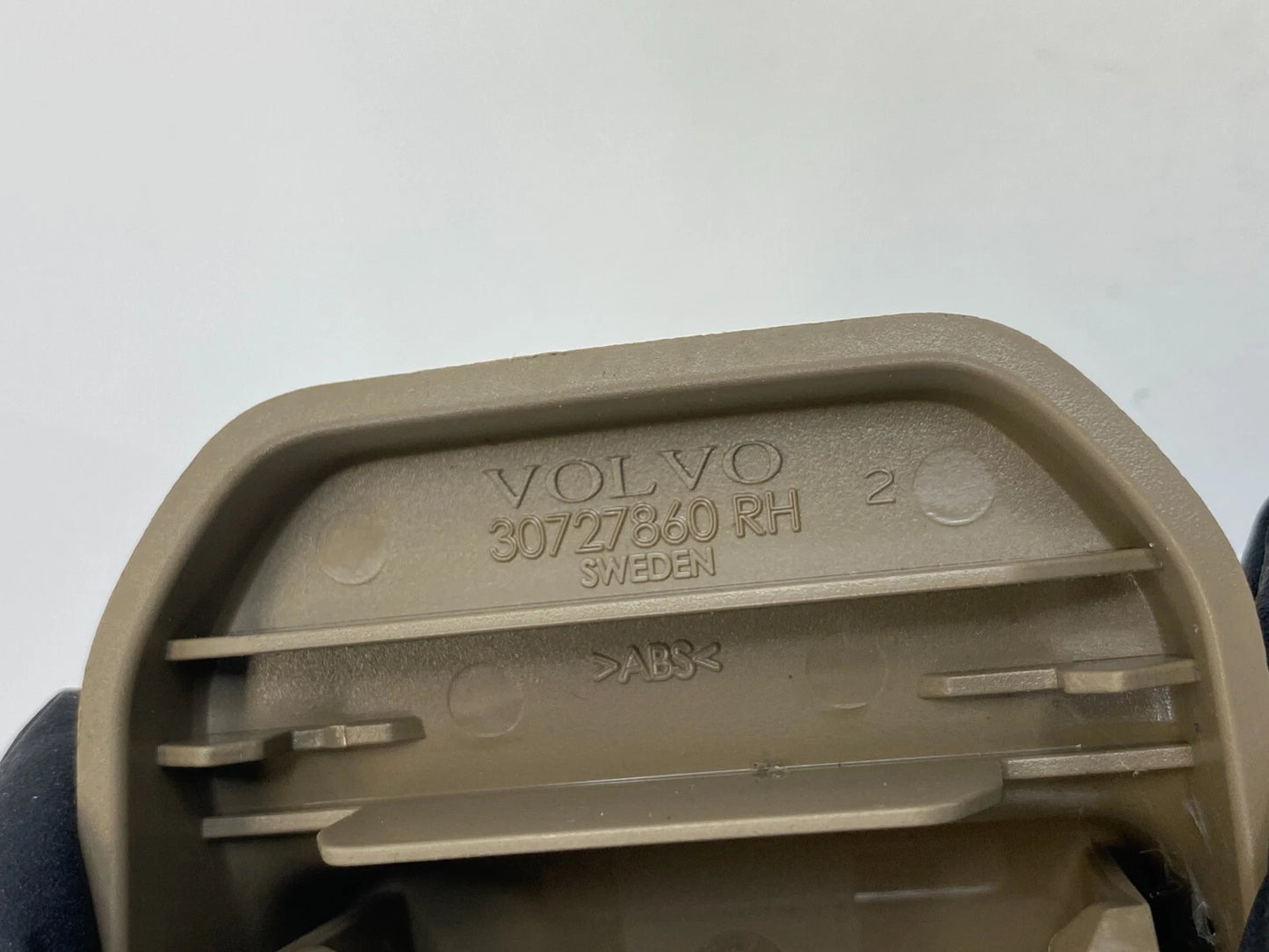 08-16 VOLVO XC70 FRONT RIGHT SIDE SEAT TRACK RAIL CAP TRIM COVER 30727860 OEM