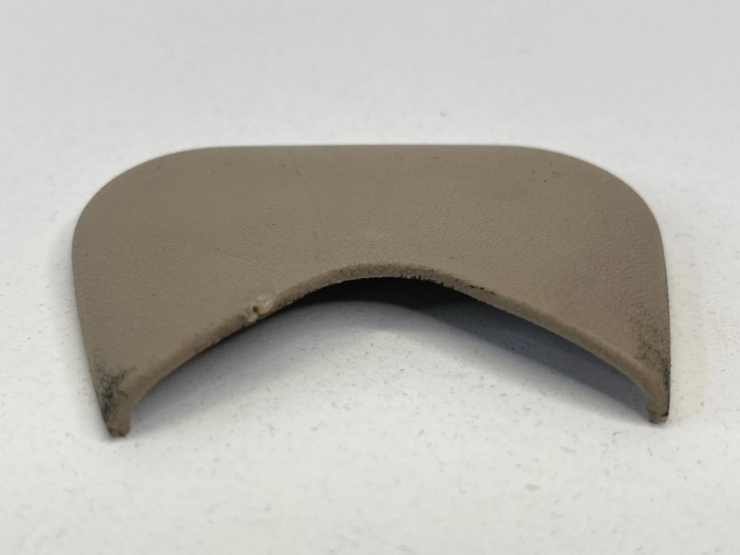 1992-1996 TOYOTA CAMRY SUNVISOR SCREW COVER BRACKET ASSEMBLY 74317-06010 OEM
