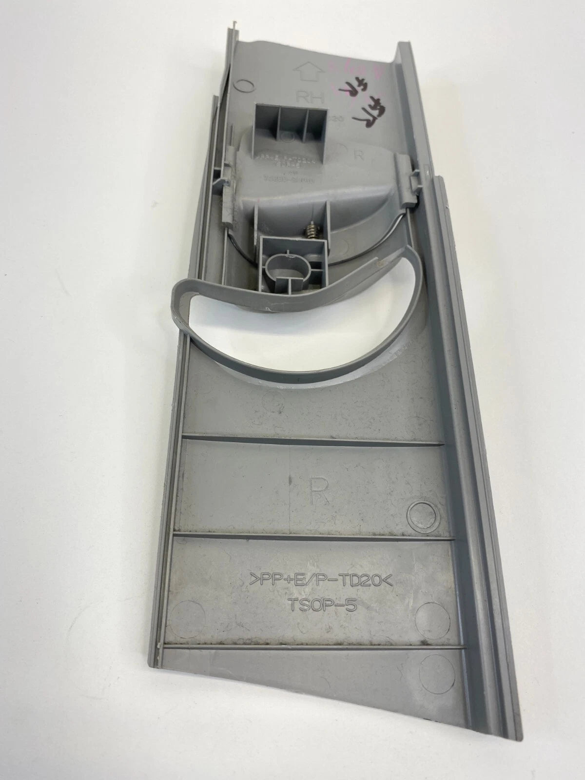 2006 2007 2008 TOYOTA RAV4 FRONT RIGHT B PILLAR ANCHOR PLATE COVER 73023-53010