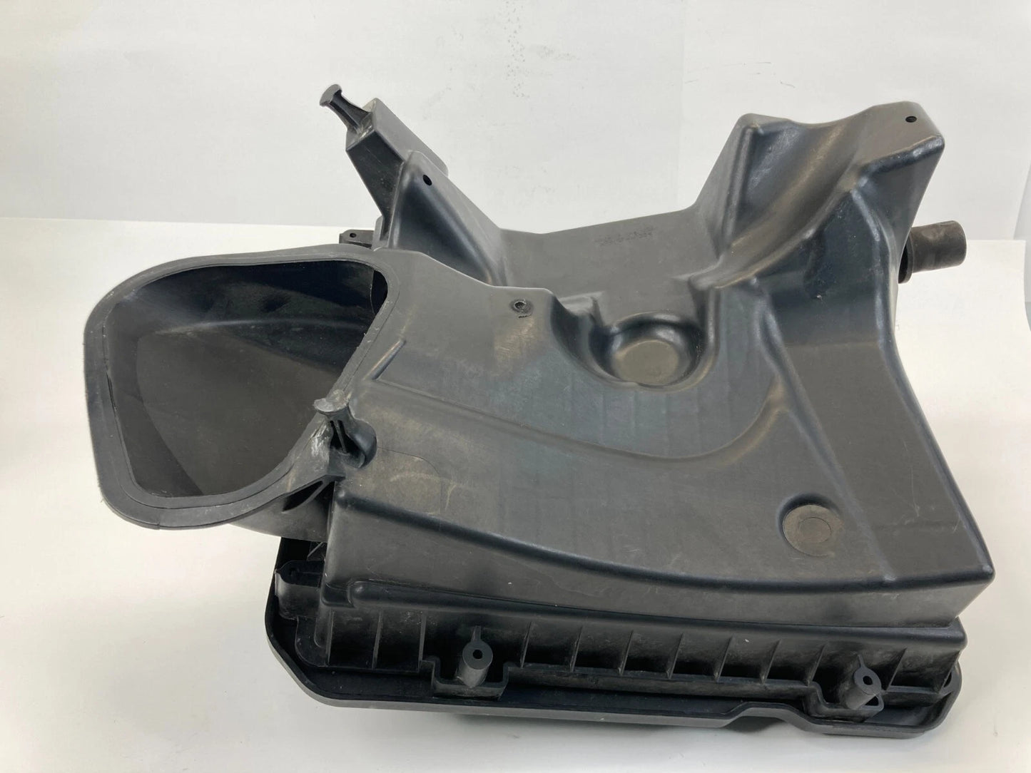 2014-2017 BUICK REGAL 2.0L AIR INTAKE CLEANER BOX ASSEMBLY FRONT OEM 20787043