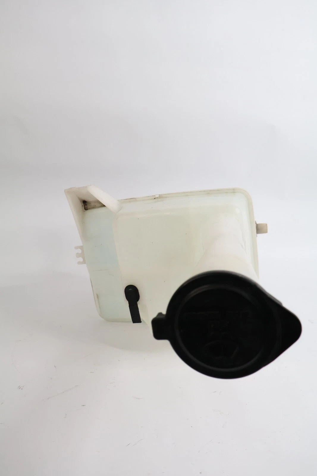 2004-2020 TOYOTA SIENNA WINDSHIELD WASHER FLUID RESERVOIR WITH PUMP 060851-096