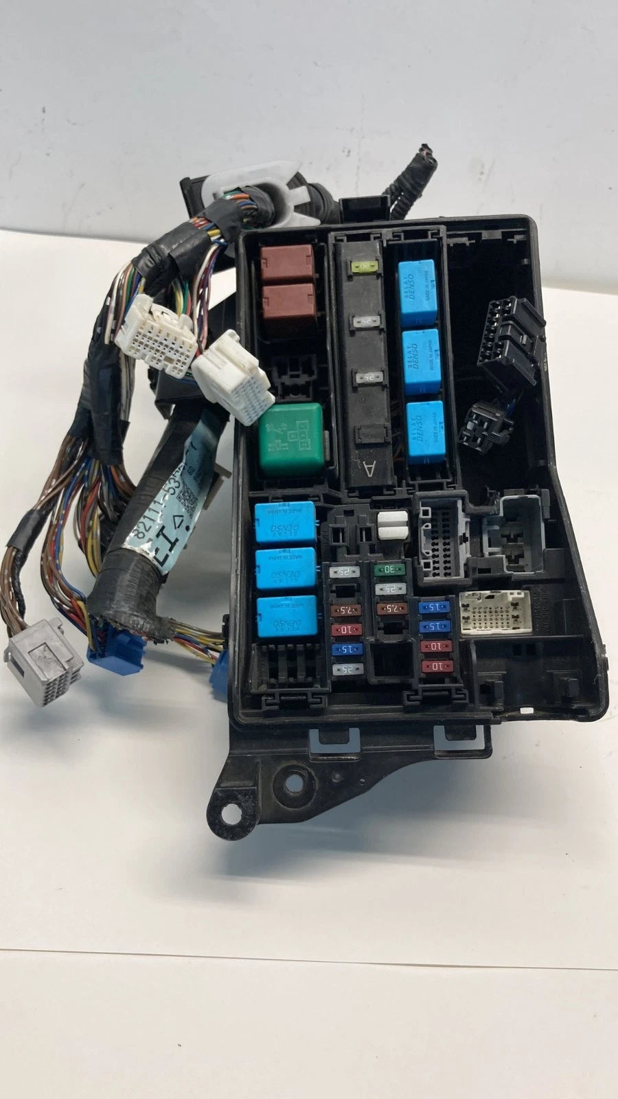2006-2013 LEXUS IS250 2.5L ENGINE FUSE BOX RELAY COMPARTMENT FUSEBOX 82111-53730