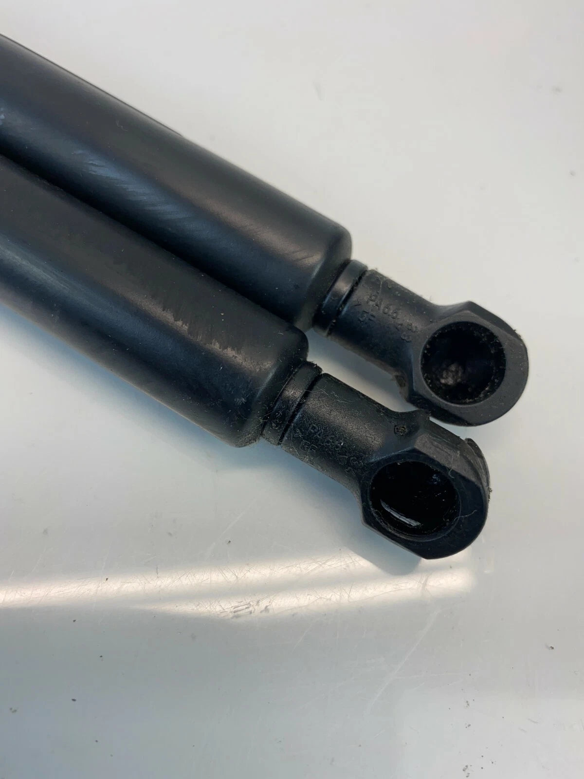 05-07 MERCURY MARINER REAR TRUNK GLASS SHOCK STRUT SUPPORT PAIR YL84-7842104-AC
