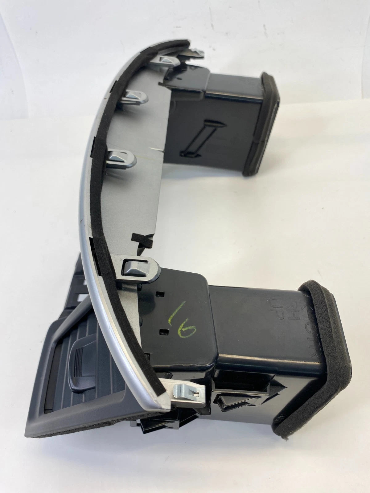 2013-2020 13-20 NISSAN PATHFINDER CENTER DASH RADIO BEZEL TRIM W/ AIR VENTS OEM