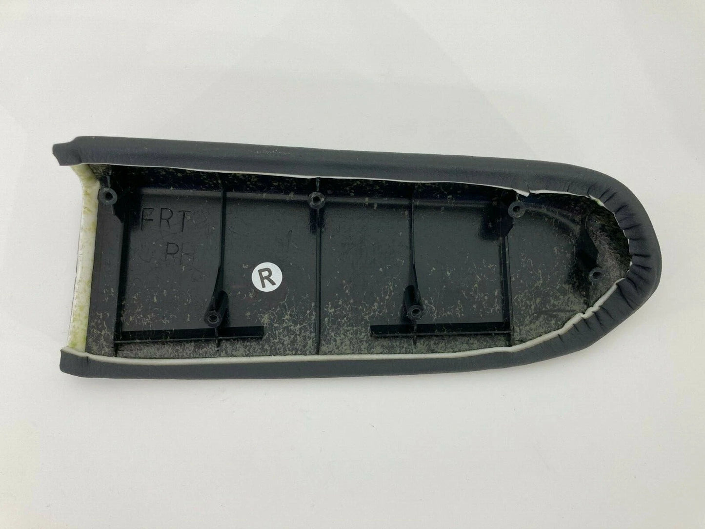 2003 03 KIA SORENTO FRONT RIGHT PASSENGER SIDE DOOR PANEL ARMREST ARM REST OEM