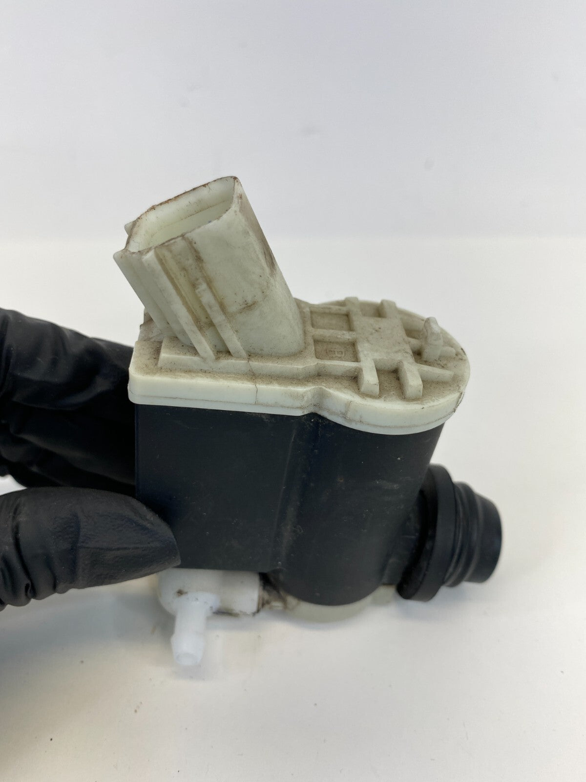 13-18 Hyundai Santa Fe Sport Windshield Wiper Fluid Washer Pump Motor 985104Z000