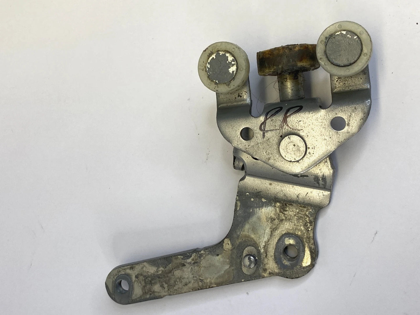 2004-2010 TOYOTA SIENNA REAR RIGHT CENTER SLIDING DOOR HINGE ROLLER RAIL OEM