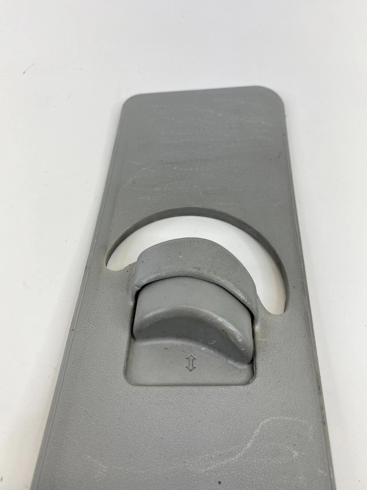2006-2011 HYUNDAI ACCENT FRONT RIGHT SEAT BELT ADJUSTER COVER TRIM 85842-1E520