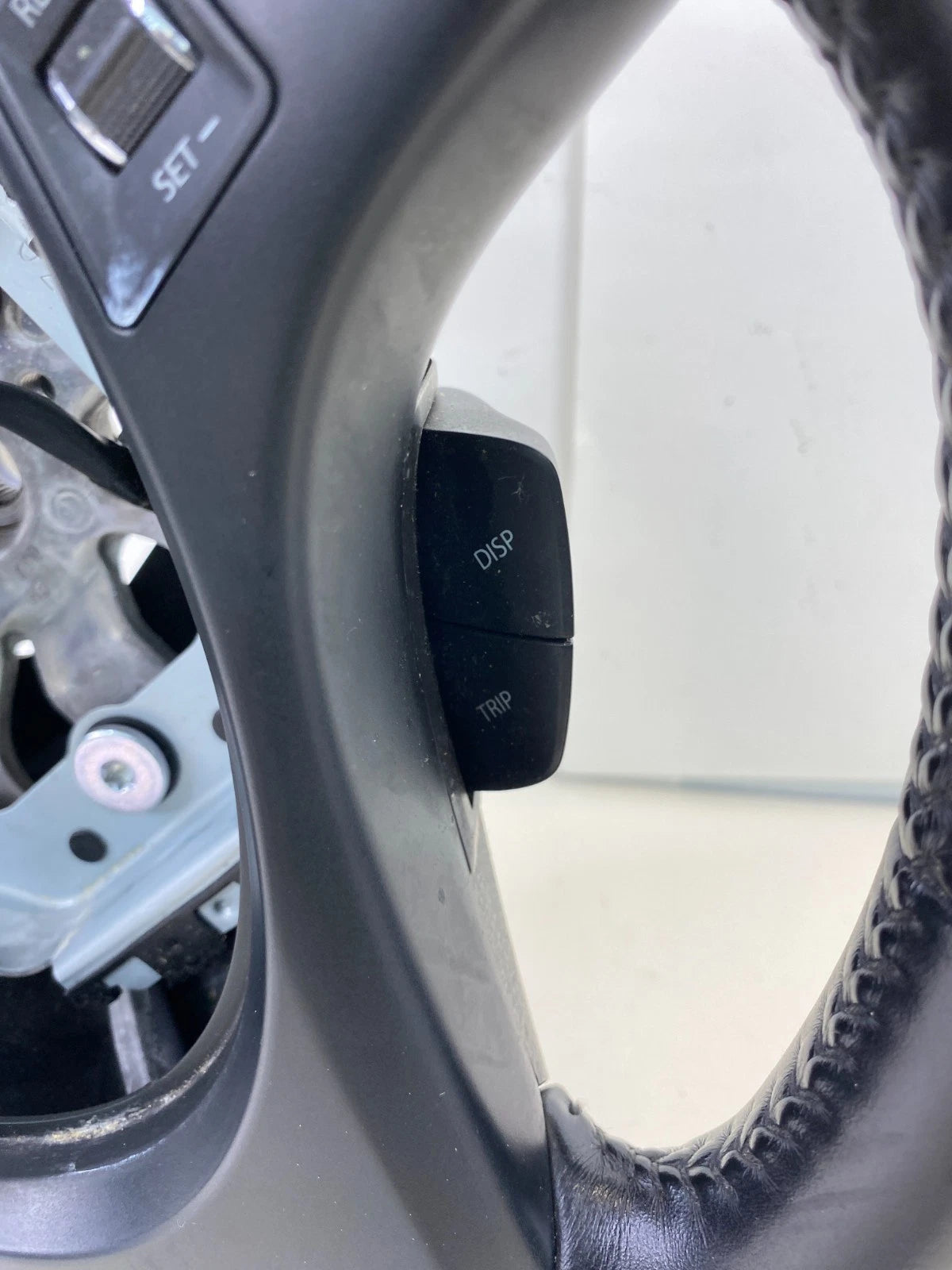 2010-2013 SUZUKI KIZASHI STEERING WHEEL WITH AUDIO & CRUISE CONTROL LEATHER OEM