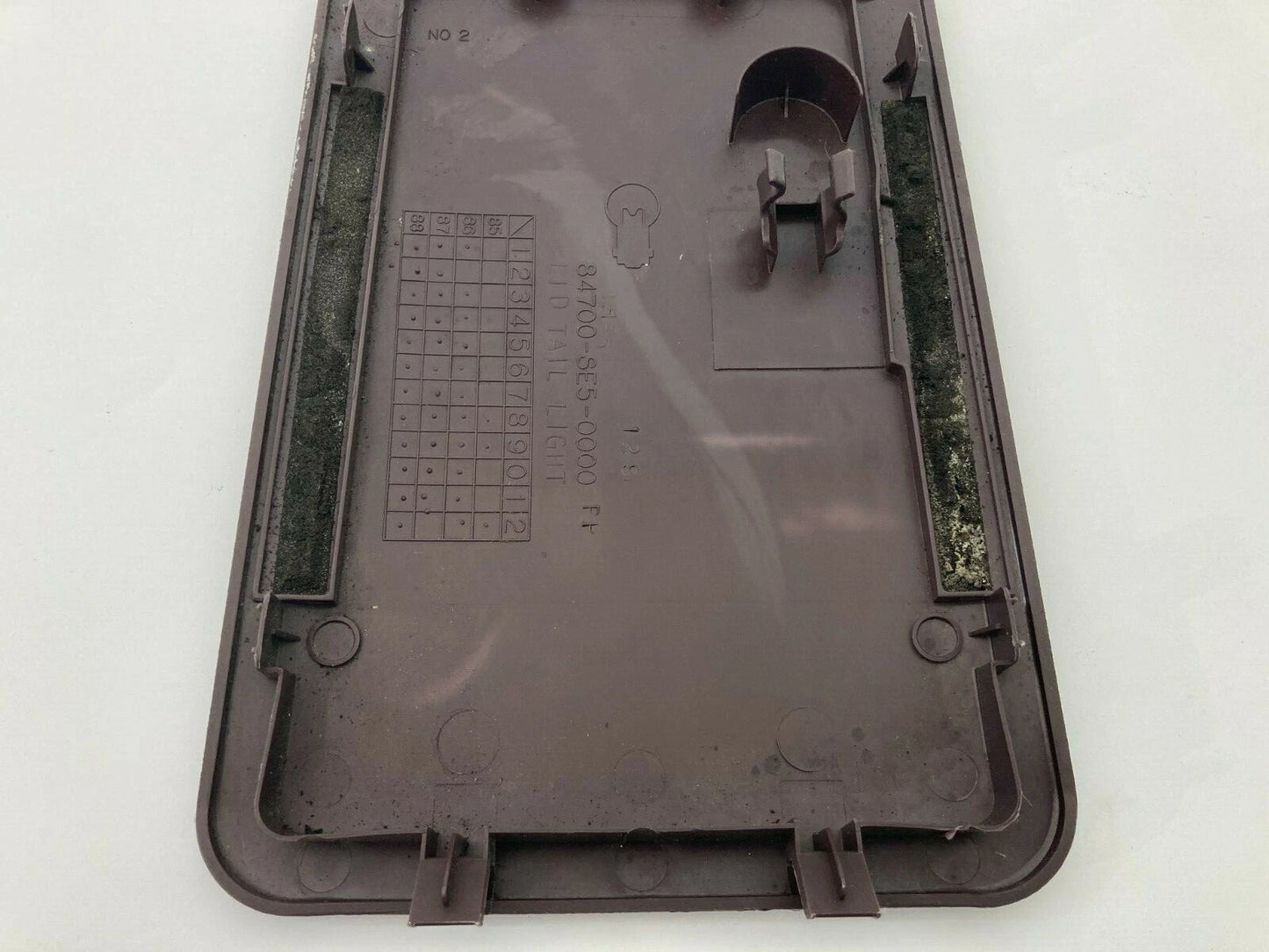 1986-1989 HONDA ACCORD SEDAN TRUNK TAIL LIGHT LID COVER TRIM 84700-SE5-0000 OEM