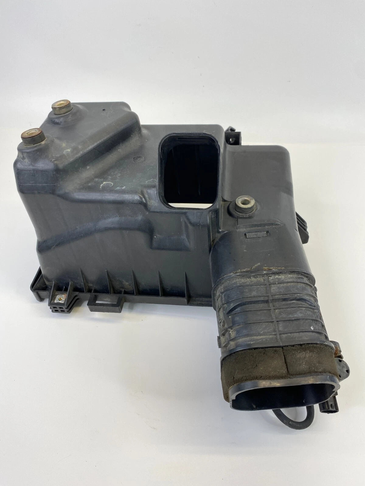2004-2006 TOYOTA CAMRY 3.0L LOWER AIR INTAKE CLEANER FILTER BOX OEM 17701-0A100