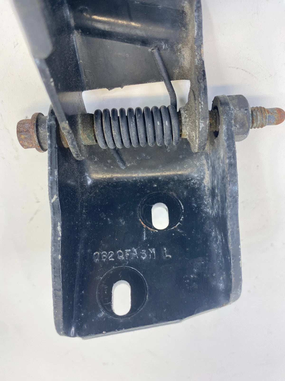 OEM 2008-2016 TOWN & COUNTRY REAR LEFT SIDE SLINDING DOOR CENTER HINGE 5020673AE