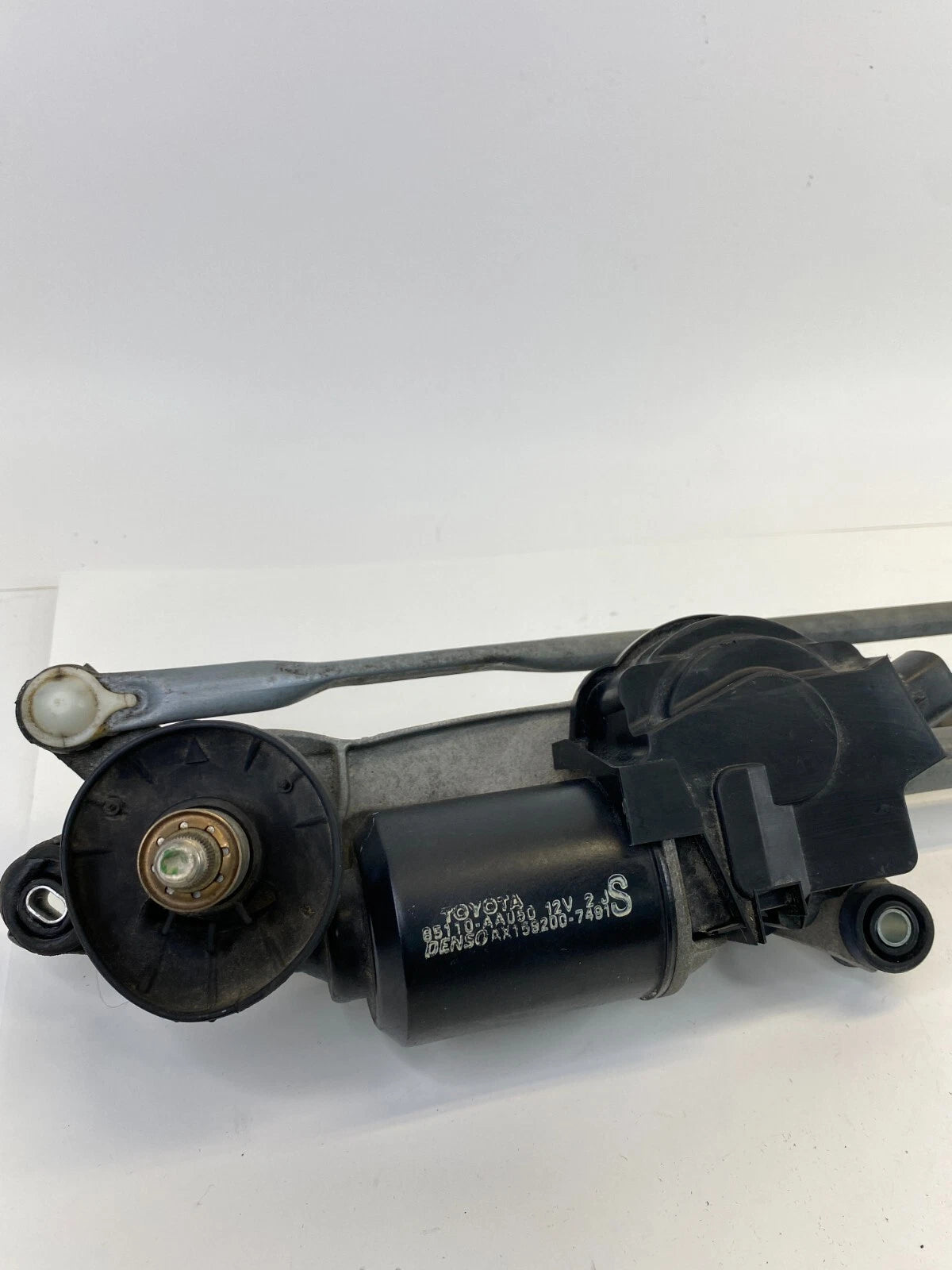 2004-2008 TOYOTA SOLARA FRONT WINDSHIELD WIPER MOTOR W/ LINKAGE 85110-AA050 OEM