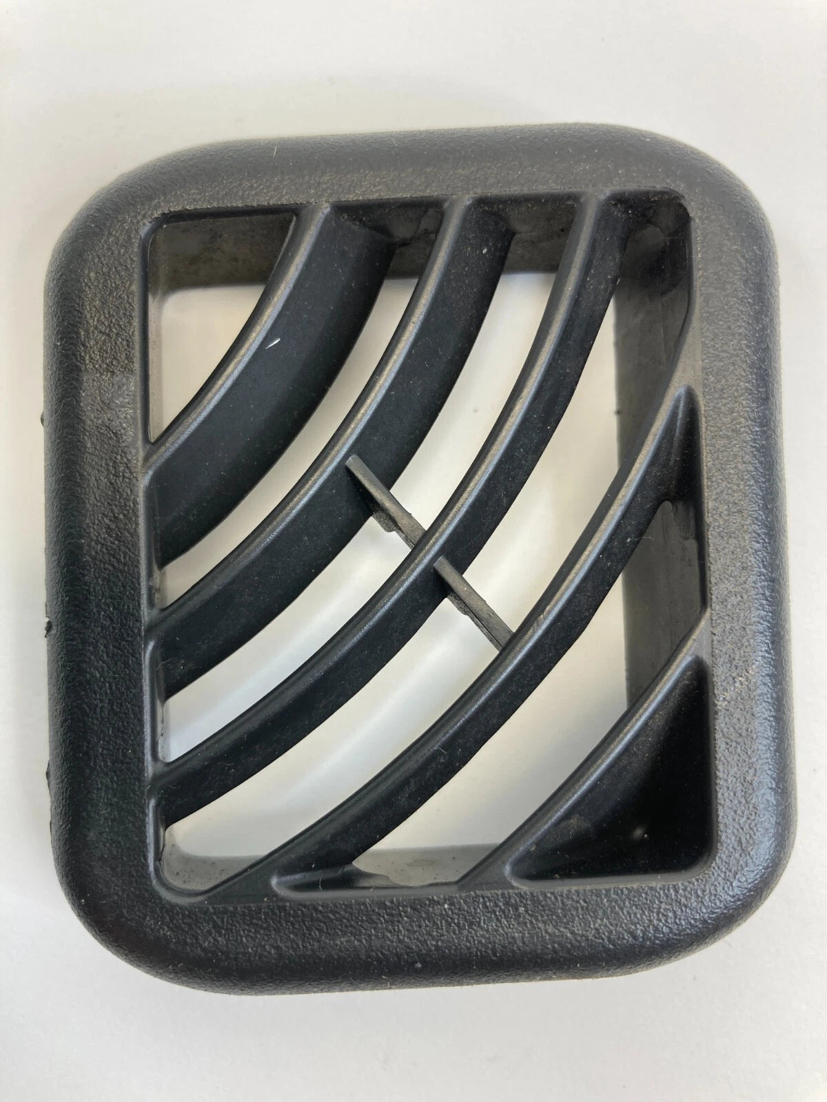 06-09 CHEVY TRAILBLAZER REAR CENTER CONSOLE LEFT AC AIR VENT DEFROSTER GRILLE