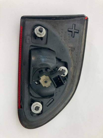 2000-2002 CHEVROLET CAVALIER PASSENGER RIGHT REAR TAIL LIGHT LAMP 16519344 OEM
