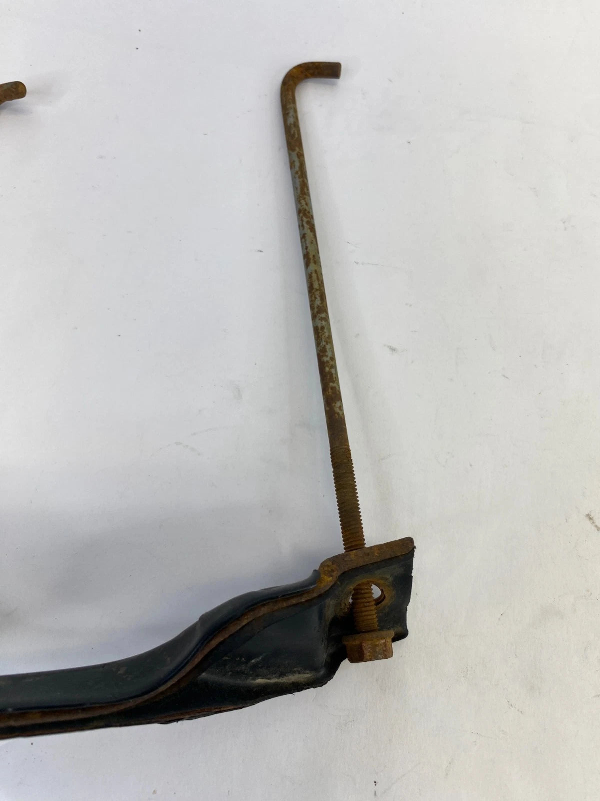 2007-2011 HONDA CR-V CRV BATTERY TIE DOWN BRACKET SUPPORT RETAINER TRAY OEM