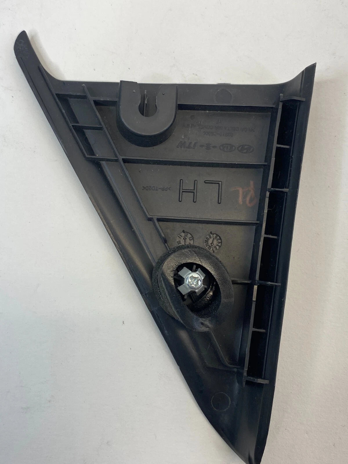 2011-2014 HYUNDAI SONATA REAR LEFT INNER DOOR CORNER MOLDING COVER 83910-3S000