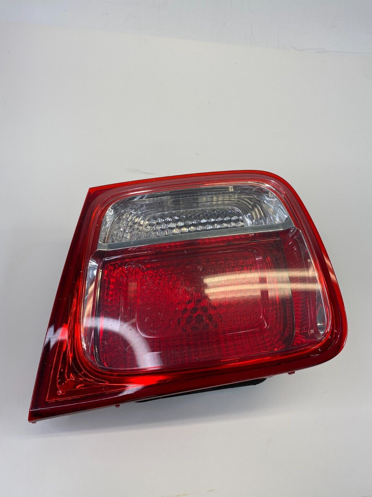 2013-2015 Chevrolet Malibu Right Passenger Side Tail Light Inner Taillight Lamp