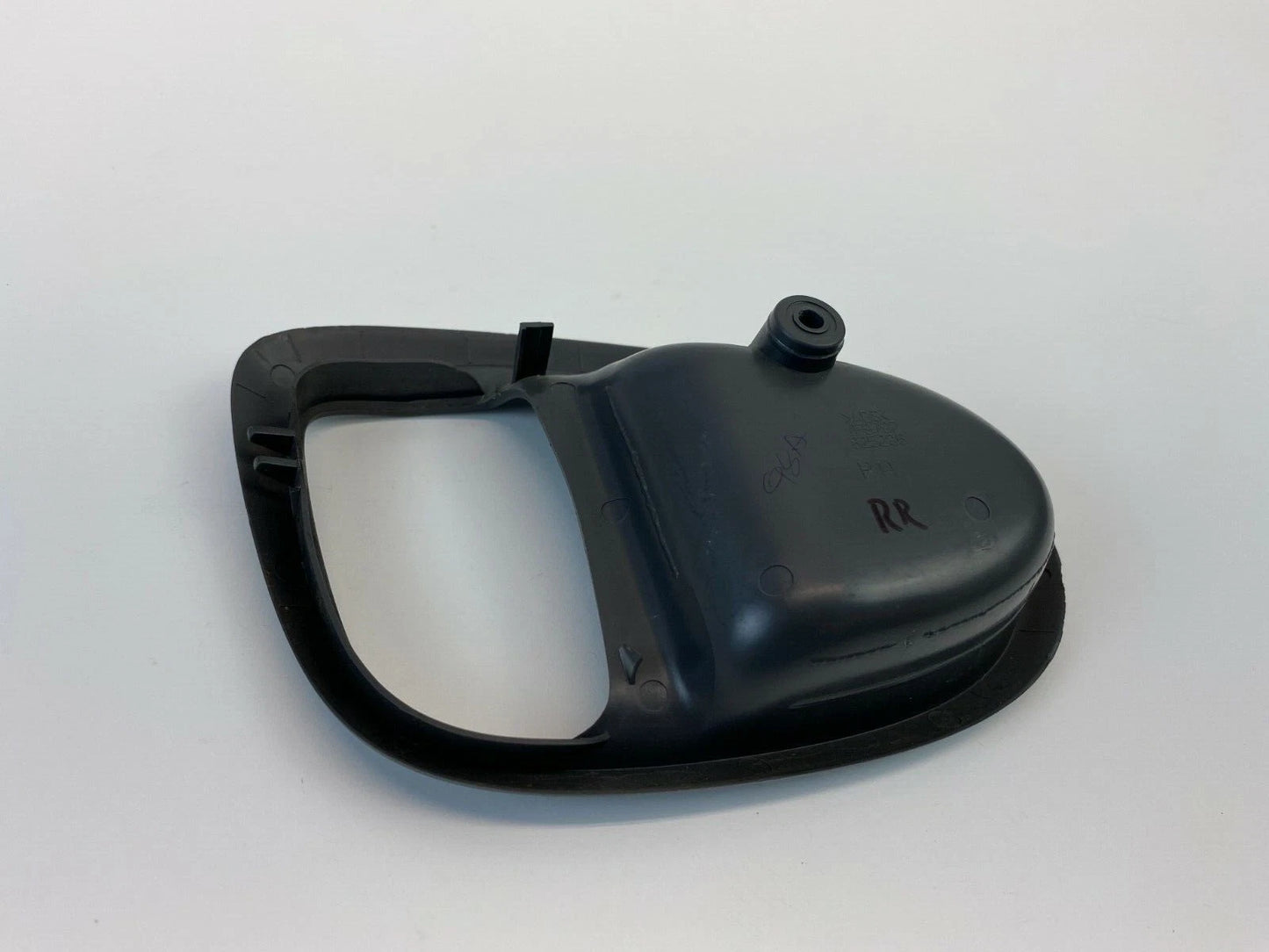 2002-2007 BUICK RENDEZVOUS REAR RIGHT SIDE INNER DOOR HANDLE BEZEL TRIM 825296