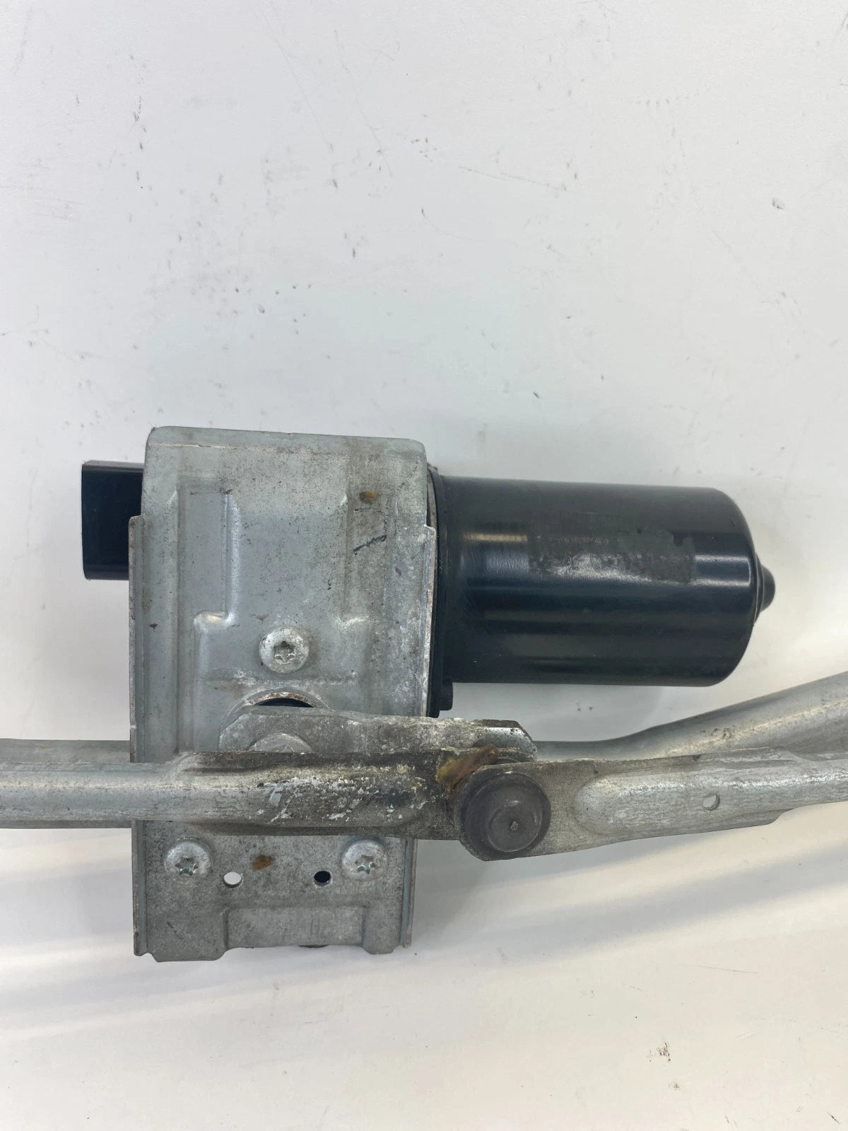 15 16 17 18 19 20 21 KIA SEDONA FRONT WINDSHIELD WIPER MOTOR W/ LINKAGE OEM