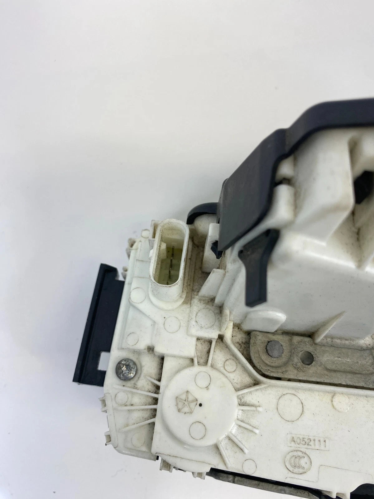 2015-2017 CHRYSLER 200 REAR PASSENGER DOOR LOCK LATCH ACTUATOR 04589914AD OEM