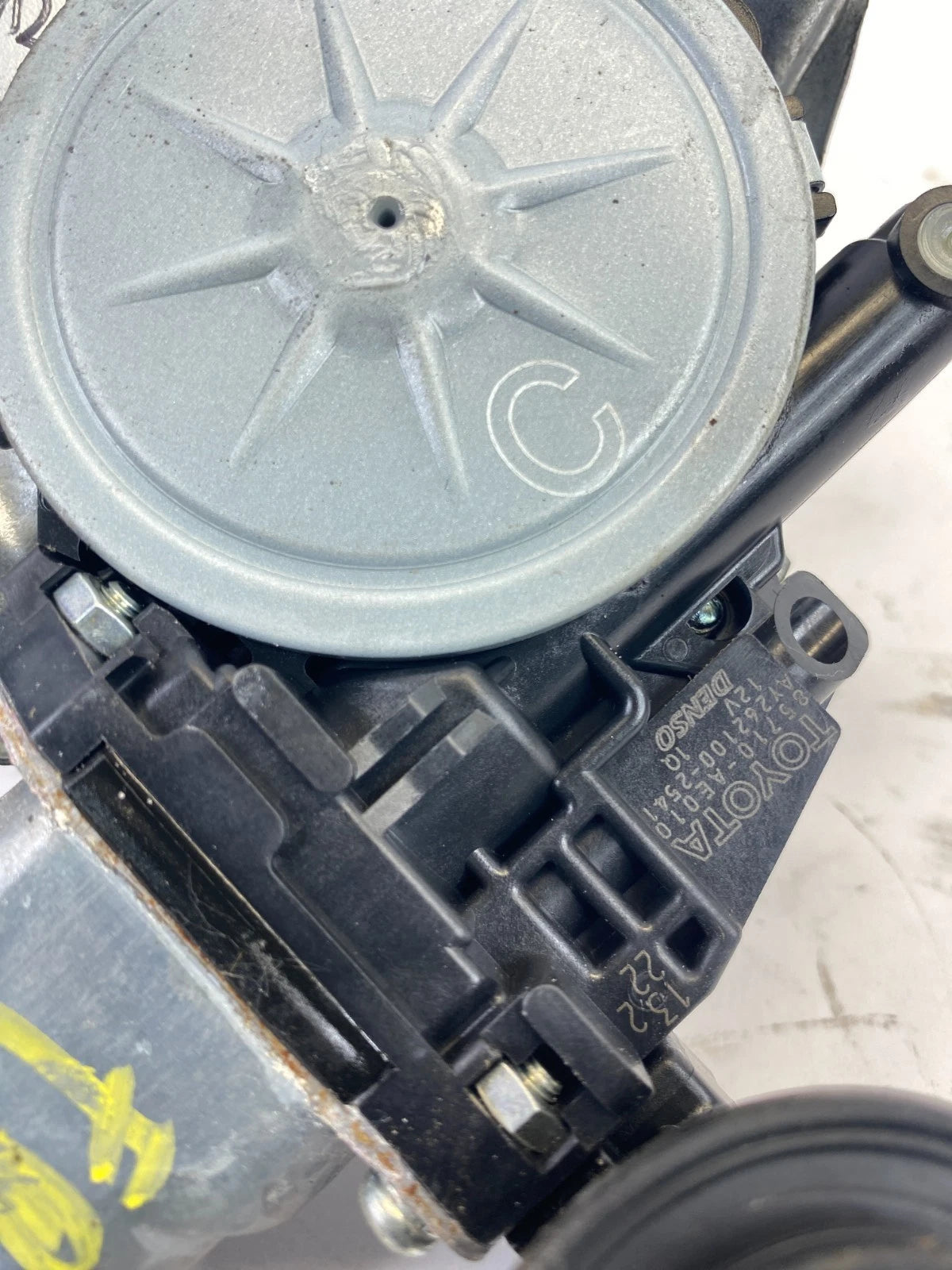 09-19 TOYOTA COROLLA FRONT RIGHT DOOR POWER WINDOW MOTOR REGULATOR 85710-AE010