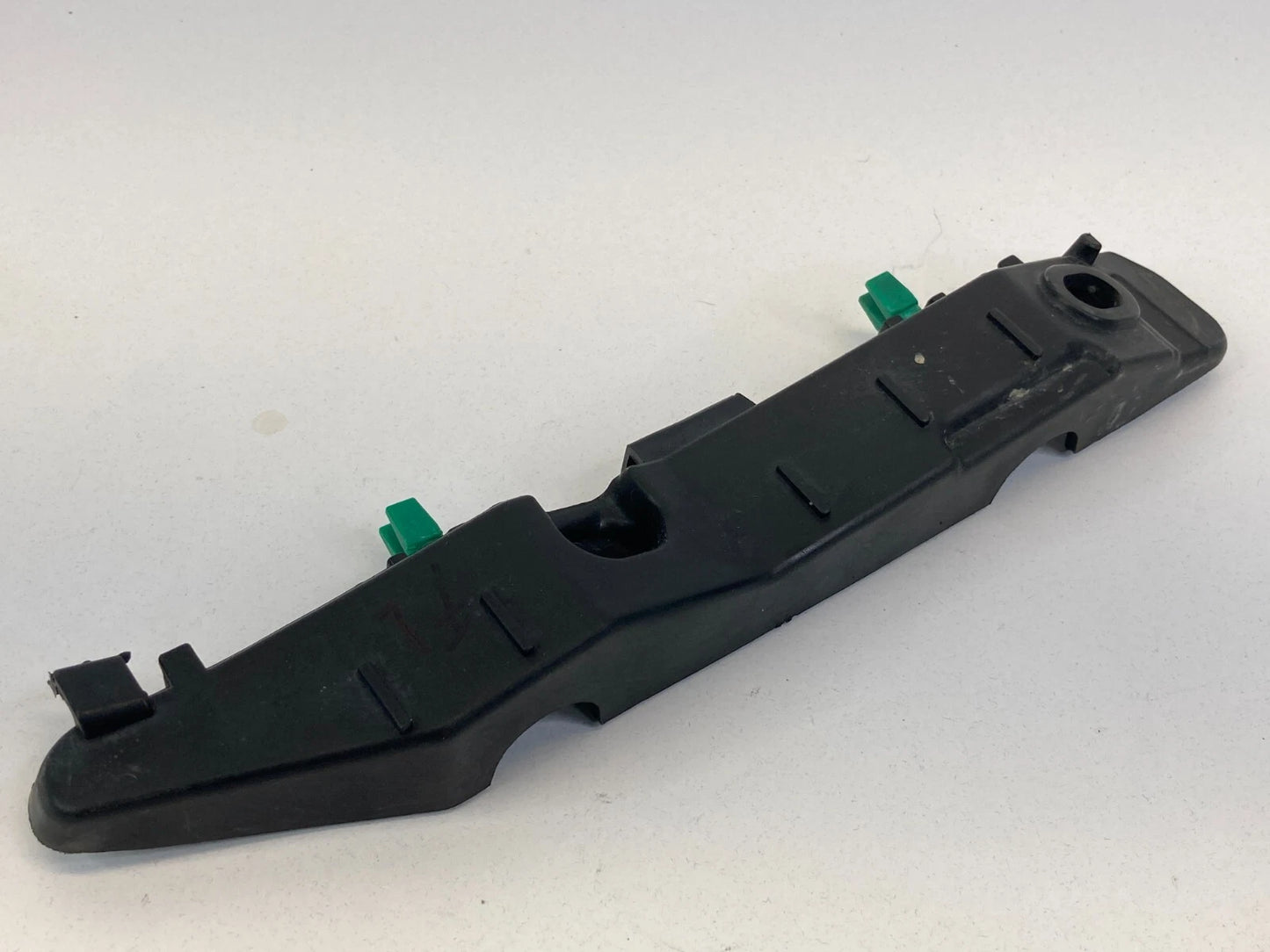 2015 -2017 HYUNDAI SONATA FRONT LEFT DRIVER BUMPER BRACKET MOUNT RETAINER OEM