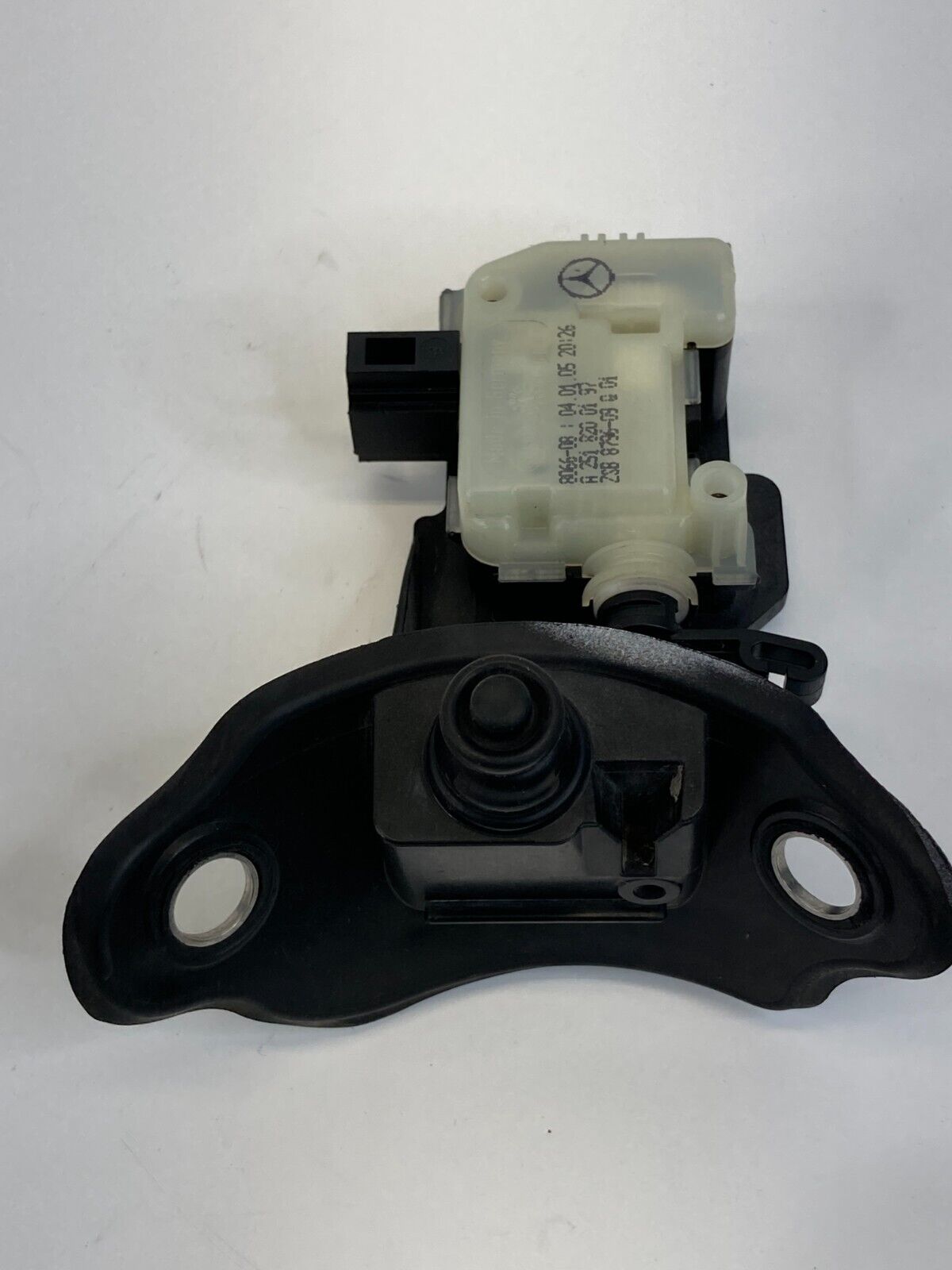 2006-2011 Mercesdes-Benz CLS500 Fuel Release Locking Motor Actuator 2518200197