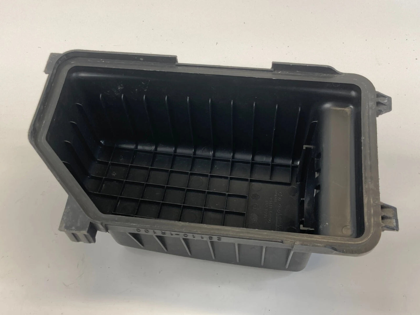 12-14 HYUNDAI ACCENT AIR CLEANER FILTER BOX UPPER HOUSING COVER 28110-1R100 OEM