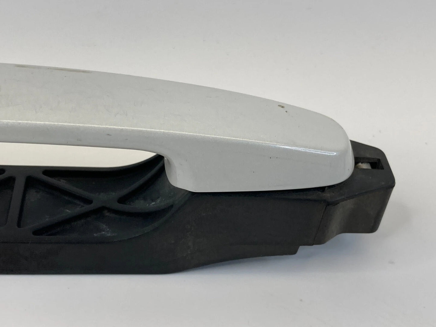 2001-2005 TOYOTA RAV4 2001-2007 HIGHLANDER REAR LEFT LH OUTSIDE DOOR HANDLE OEM
