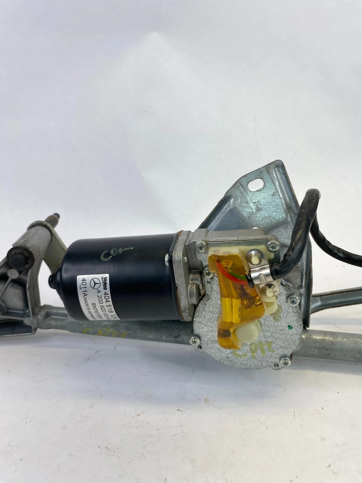 2001-2005 MERCEDES C240 WAGON WINDSHIELD WIPER MOTOR W/ LINKAGE OEM A2038200342