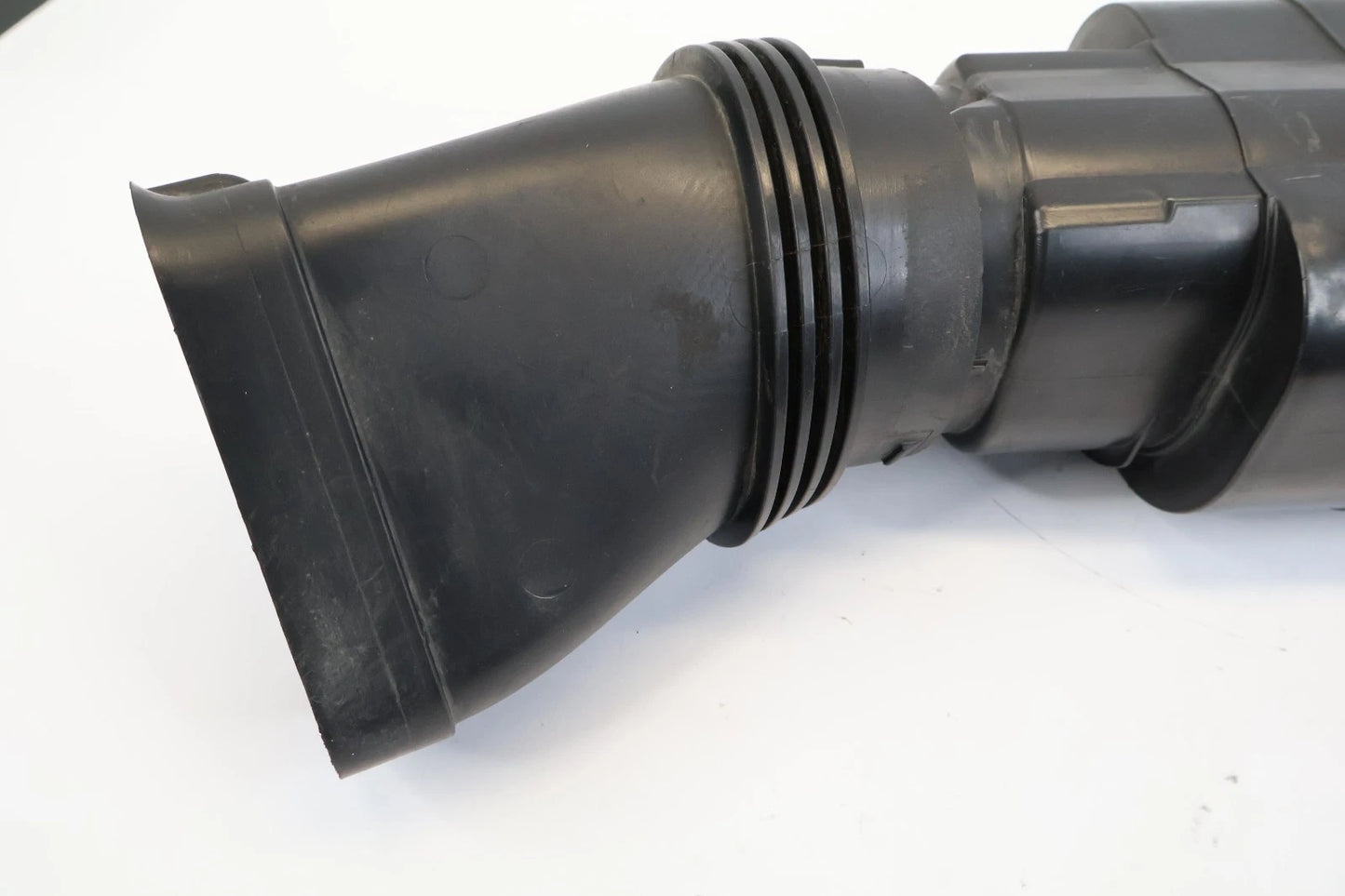 2012-2016 BMW 528I 2.0L L4 AIR INTAKE SILENCER DUCT HOSE TUBE 13717612094 OEM