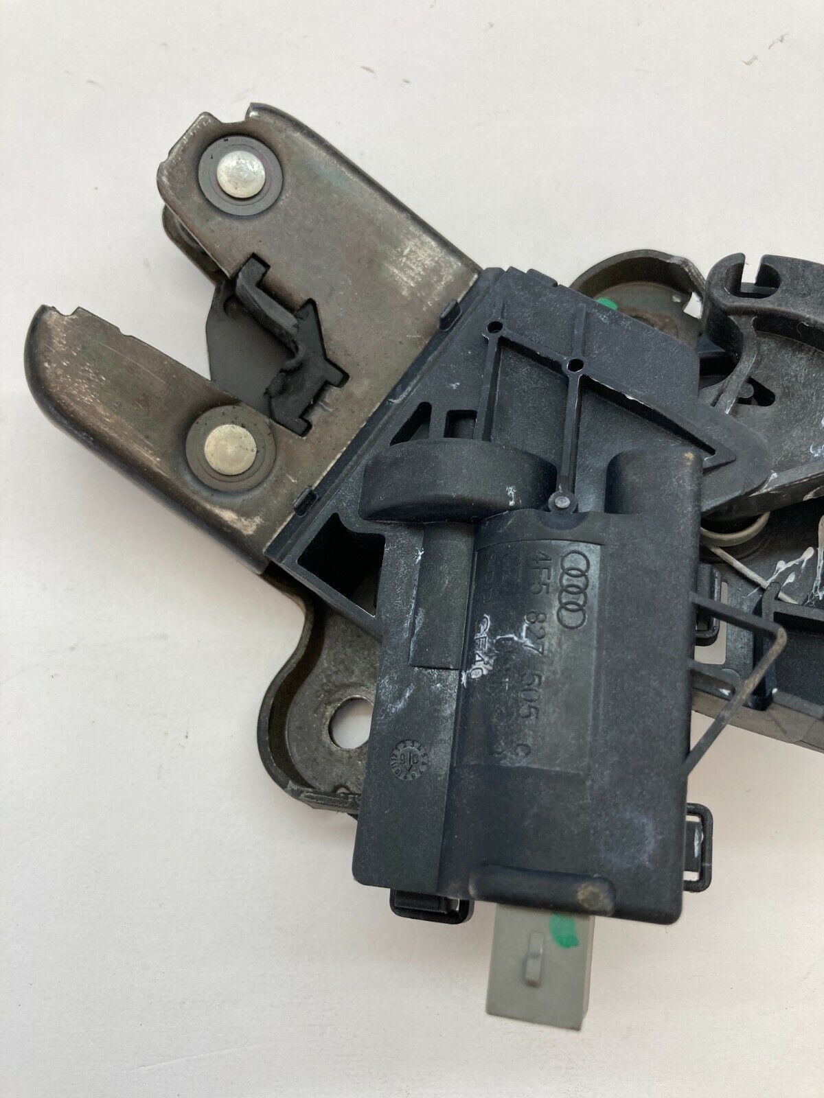 2006-2010 Volkswagen Passat Sedan Rear Trunk Lid Lock Latch Actuator 4F5827505