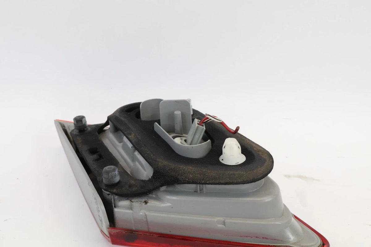 2010 2011 TOYOTA CAMRY REAR RIGHT TRUNK LID INNER TAILLIGHT BACKUP REVERSE LIGHT