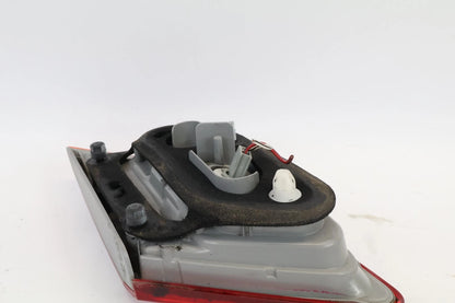 2010 2011 TOYOTA CAMRY REAR RIGHT TRUNK LID INNER TAILLIGHT BACKUP REVERSE LIGHT
