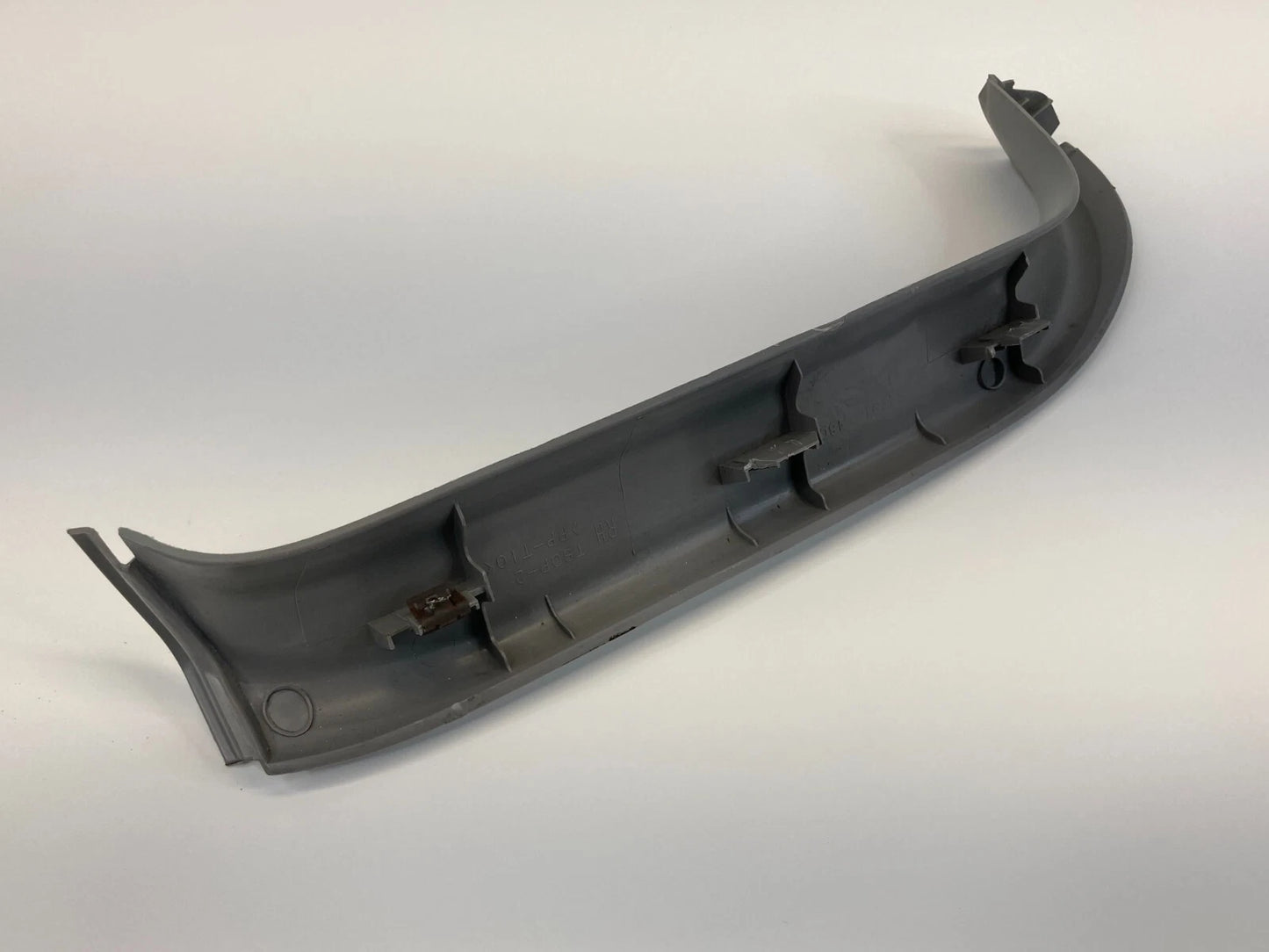 2001-2007 TOYOTA HIGHLANDER REAR RIGHT INNER TAILGATE REVEAL MOLDING TRIM COVER