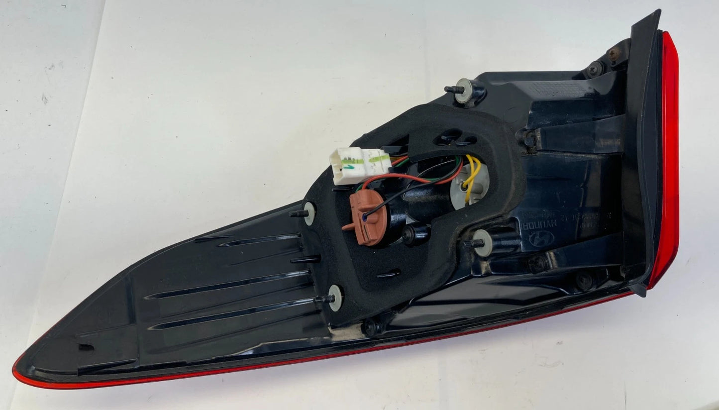 15-17 HYUNDAI SONATA SEDAN DRIVER LEFT TAIL LIGHT QUARTER PANEL TAILLIGHT OEM