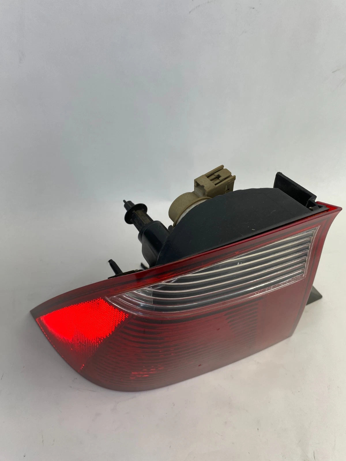 2005-2007 FORD FOCUS SEDAN LEFT DRIVER SIDE TAIL LIGHT LAMP ASSEMBLY OEM