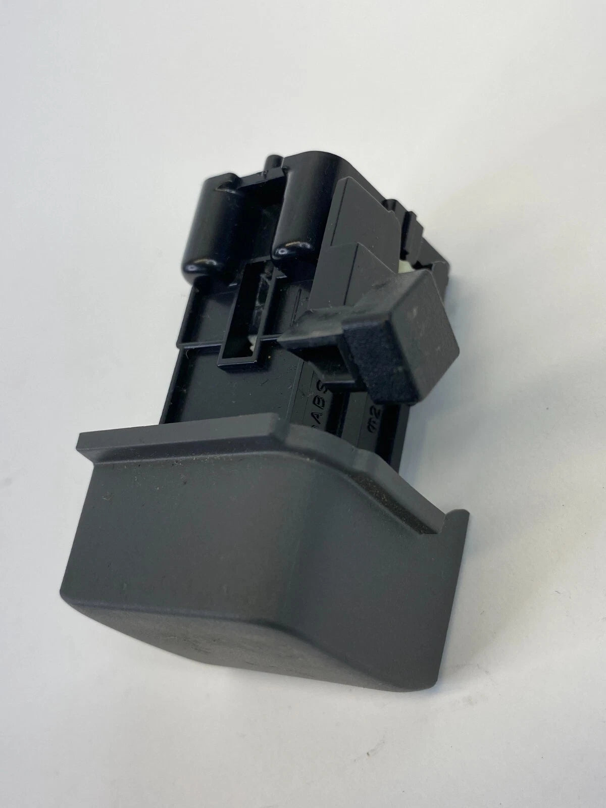 2010 2011 10 11 TOYOTA PRIUS GLOVE BOX LATCH LOCK RELEASE BUTTON OEM