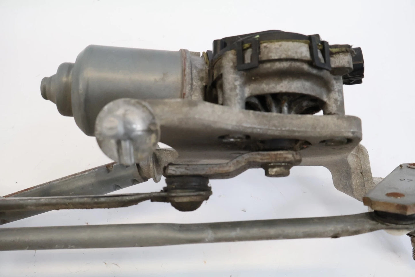 2007-2012 TOYOTA YARIS SEDAN FRONT WINDSHIELD WIPER MOTOR W/ LINKAGE 85110-52440