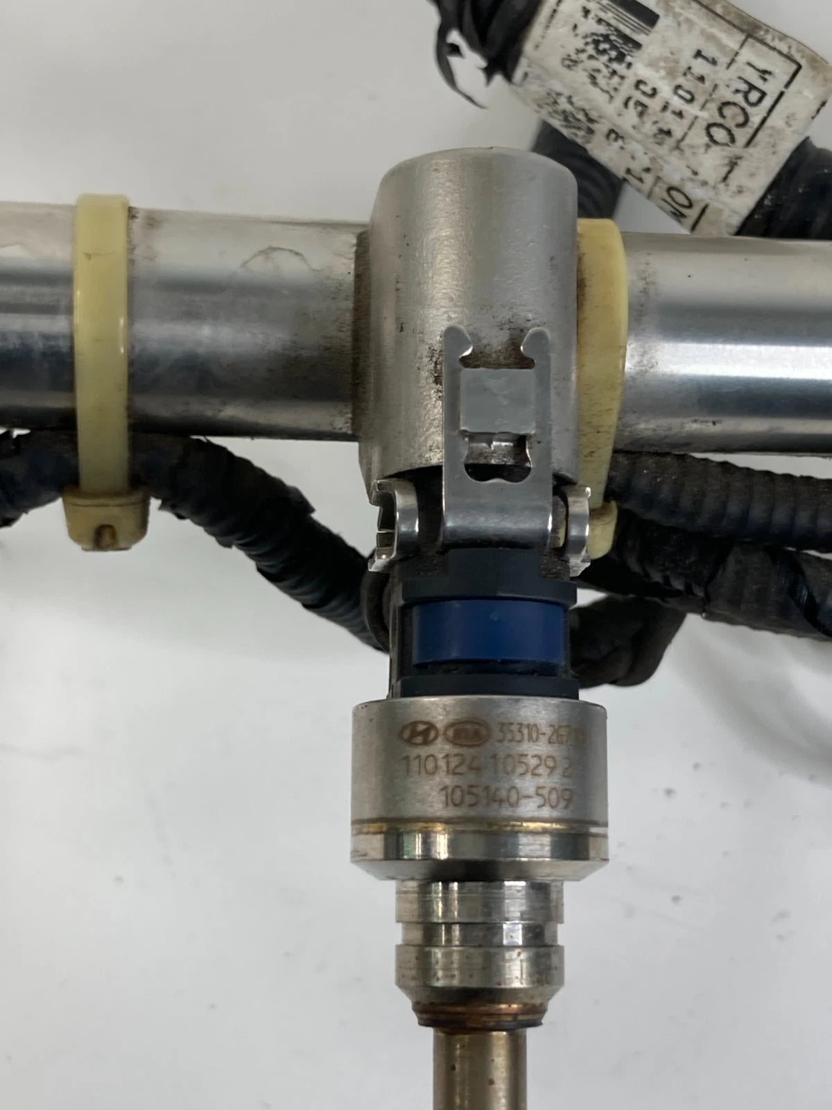 11-14 HYUNDAI SONATA 2.4L AT FUEL INJECTION RAIL LINE ASSEMBLY 35300-2G700 OEM