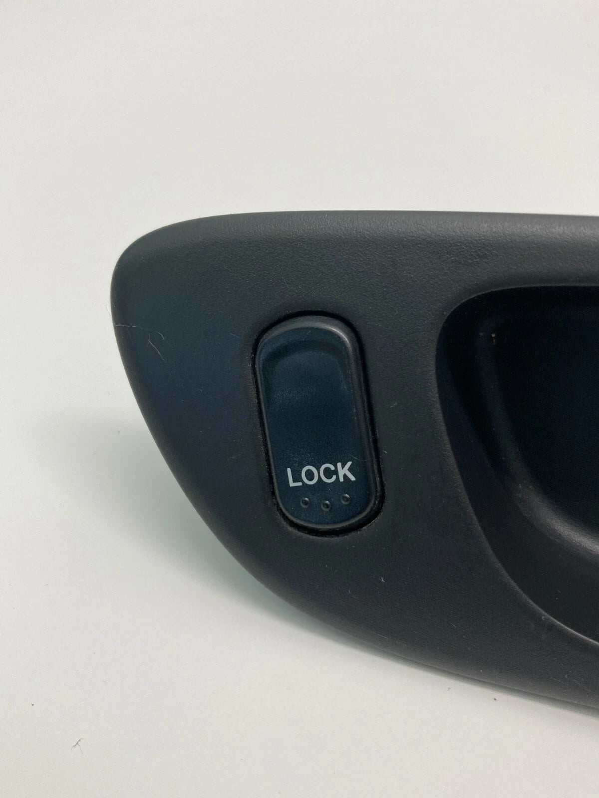 03-08 MAZDA 6 SEDAN FRONT RIGHT PASSENGER INNER DOOR HANDLE TRIM W LOCK SWITCH