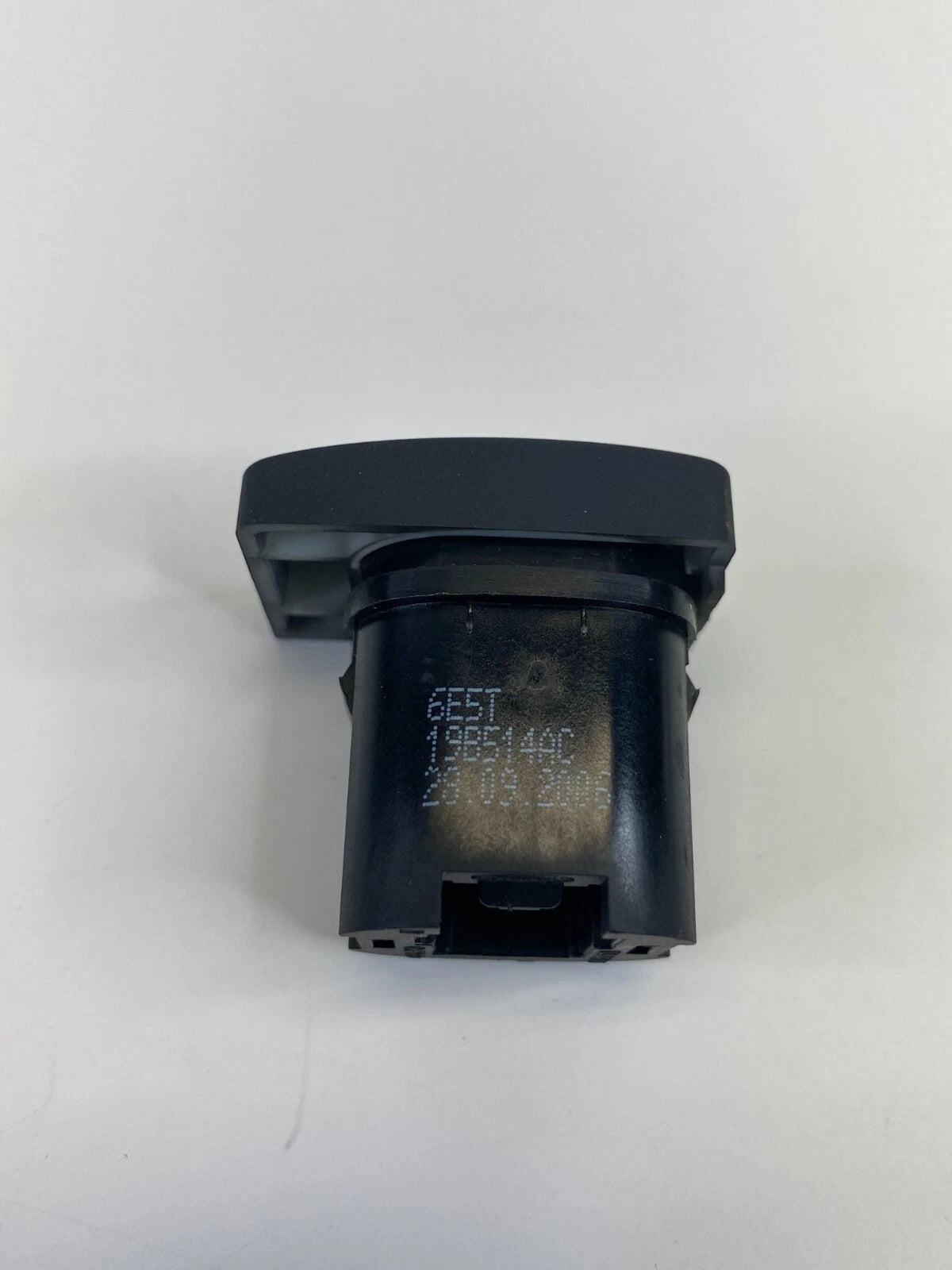 2006-2009 FORD FUSION DASH POWER TRUNK LATCH RELEASE SWITCH 6E5T-19B514AC OEM