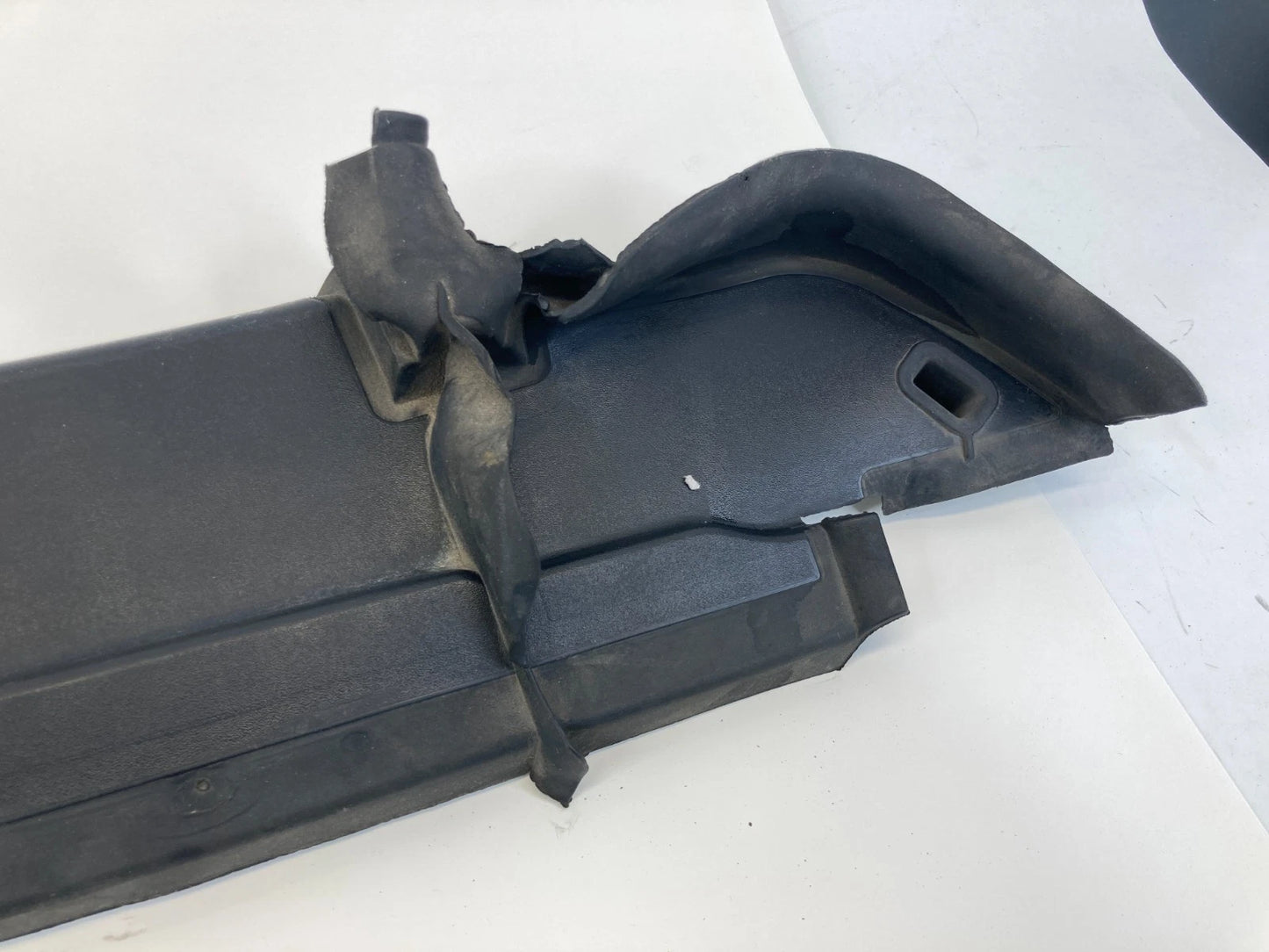 11-19 FORD EXPLORER FRONT LEFT FENDER UPPER TRIM BRACKET COVER BB53A02079AD OEM