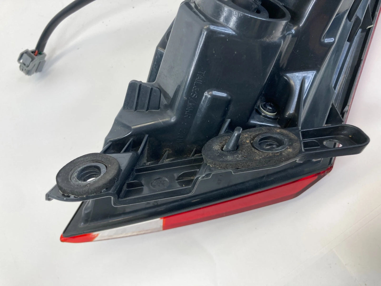 2015-2017 CHRYSLER 200 REAR RIGHT PASSENGER SIDE TAIL LIGHT LAMP 68110362AA OEM