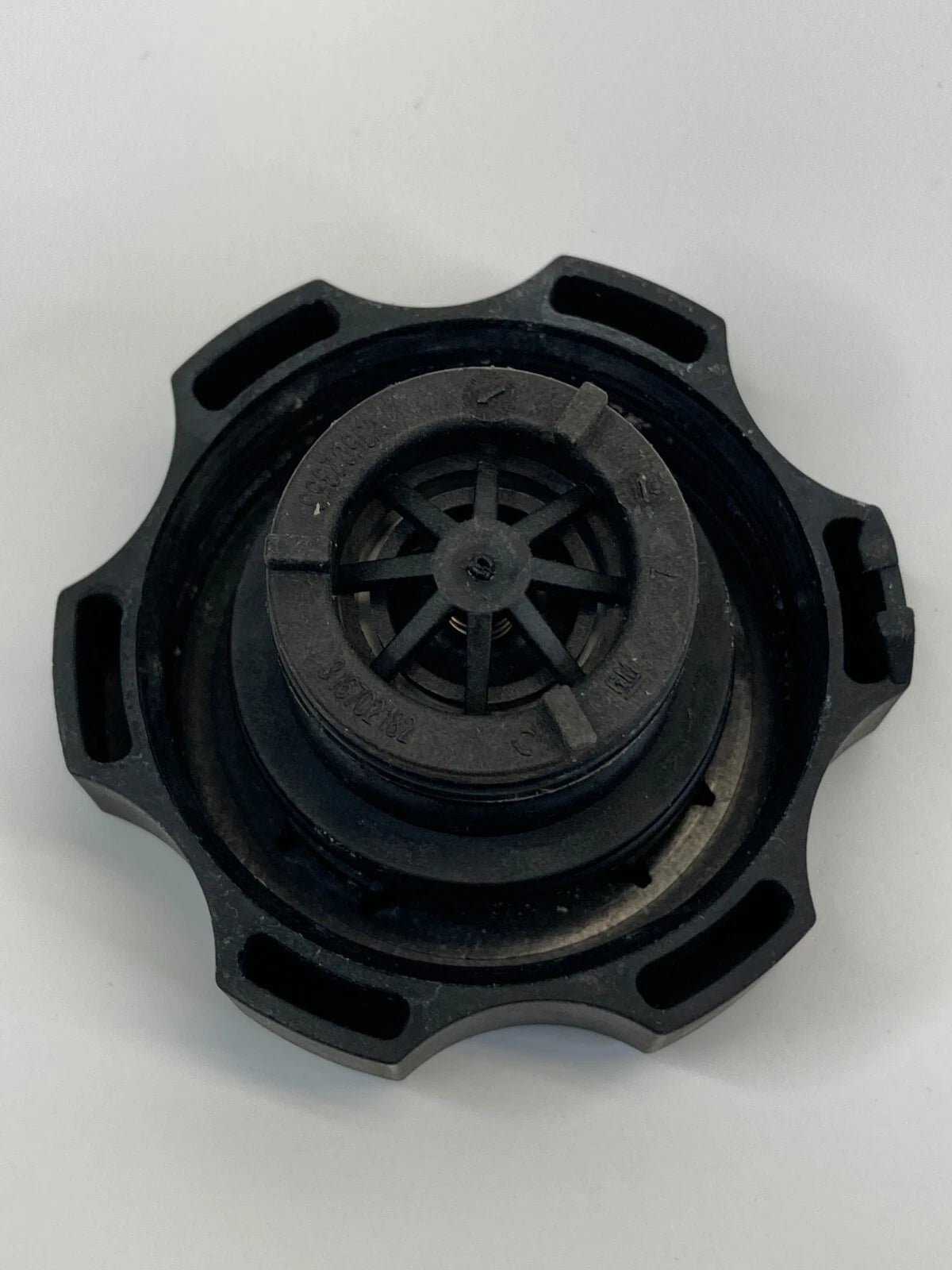 11-17 BUICK REGAL 2.4L 07-14 TAHOE RADIATOR SURGE RESERVOIR TANK CAP 13502353