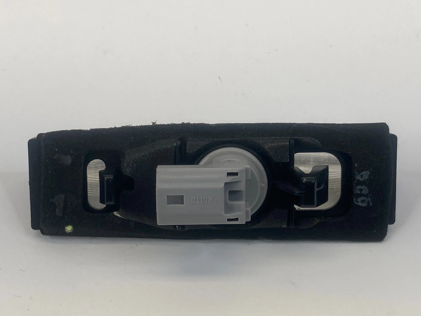 2002-2011 TOYOTA CAMRY REAR TRUNK LID LICENSE PLATE LIGHT LAMP LENS