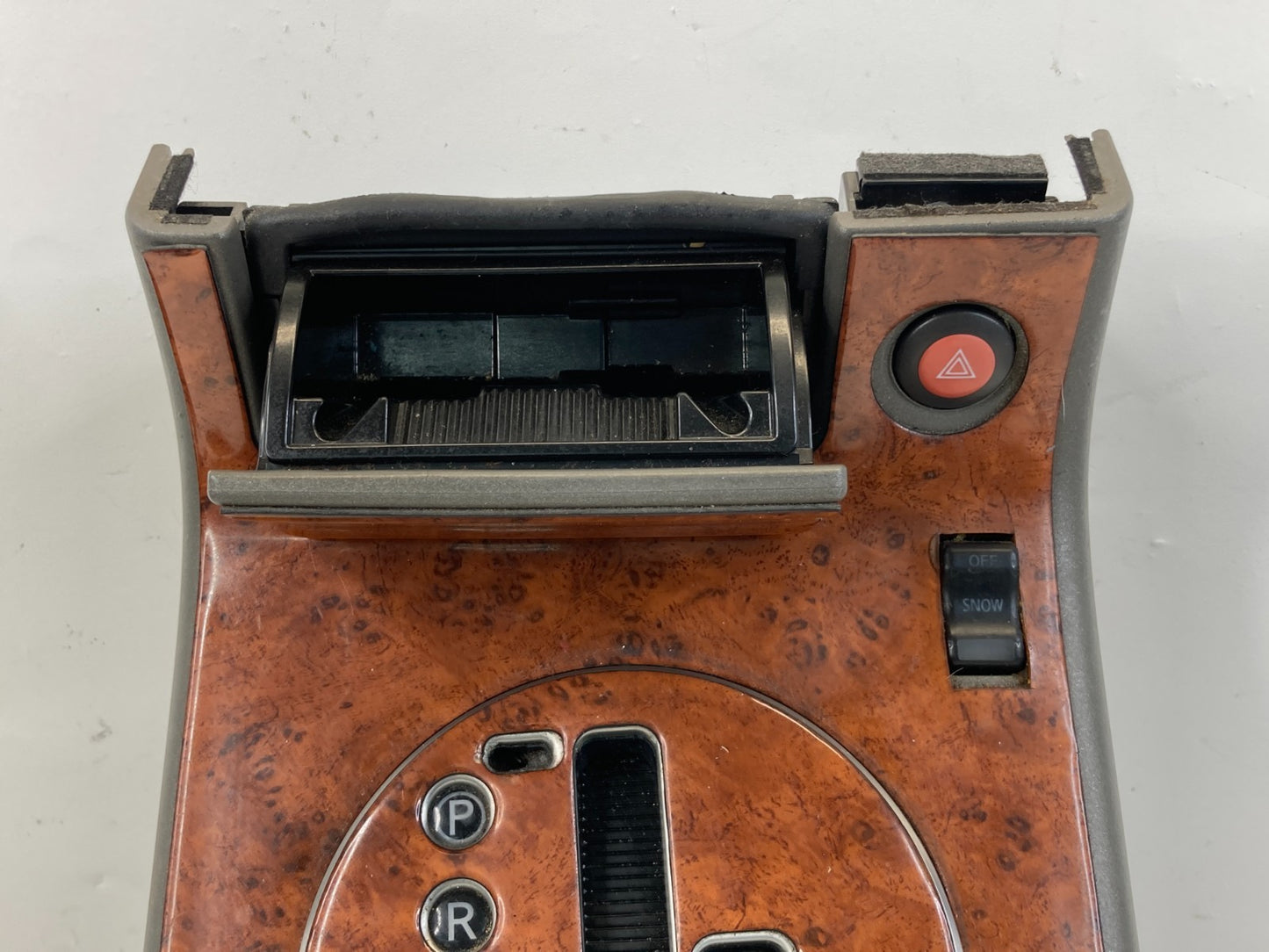 2003 2004 Infiniti G35 Center Console Shifter Bezel Trim Surround K13840-AM600