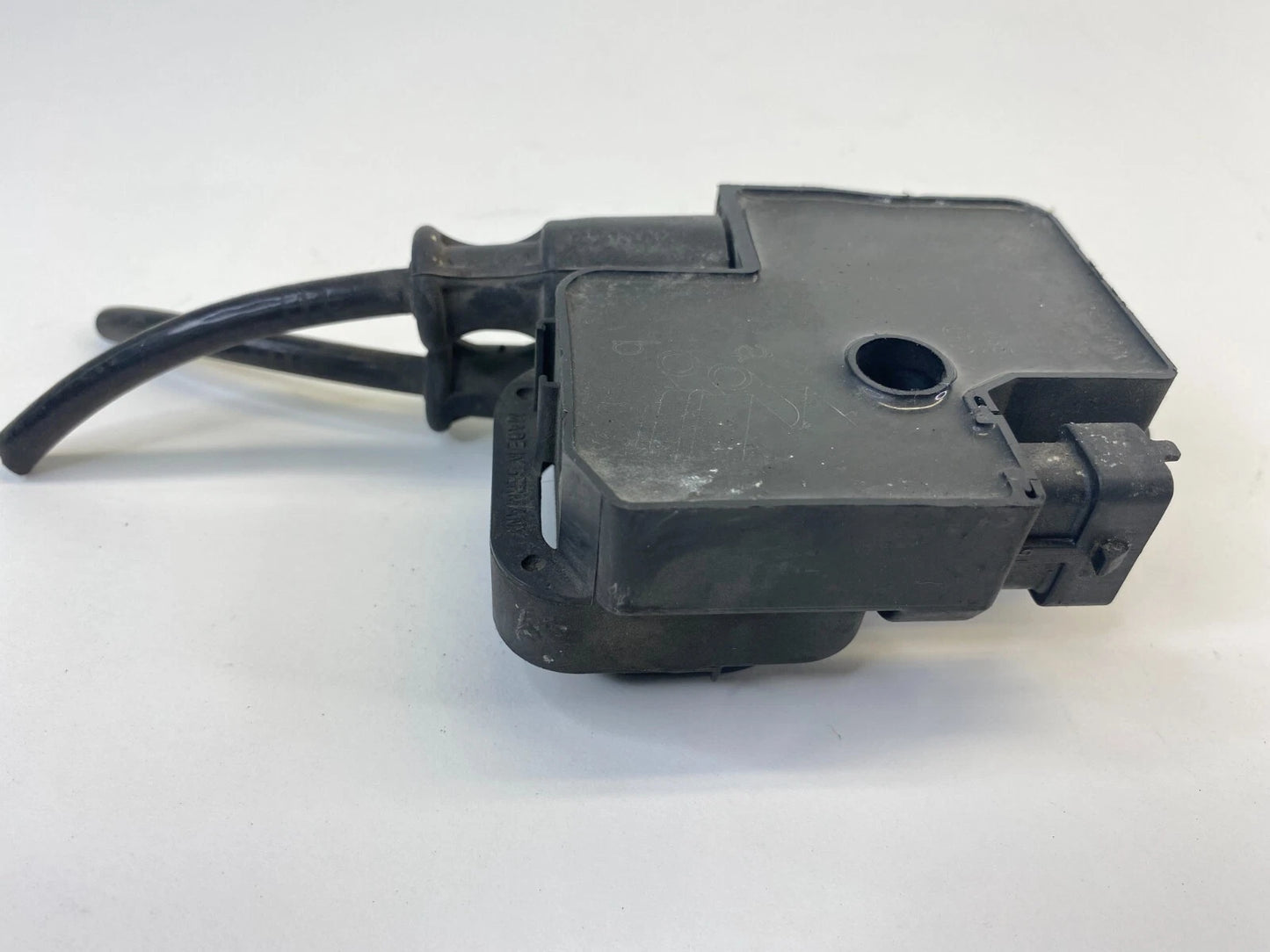 98-05 MERCEDES-BENZ E 320 3.2L AT ENGINE IGNITION COIL IGNITER A0001587803 OEM