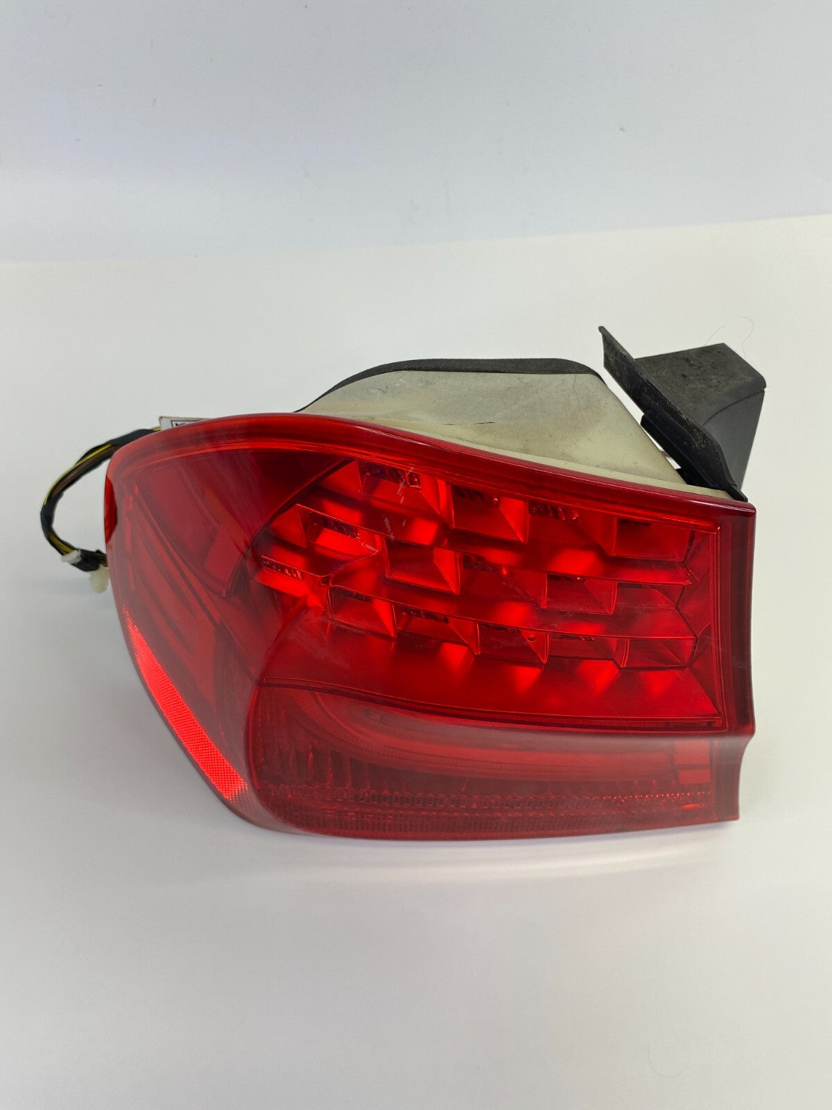 2009 2010 2011 BMW 328i 328i xDrive Left Driver Outer Tail Light Taillight OEM